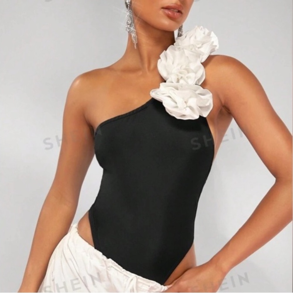 One shoulder flower bodysuit